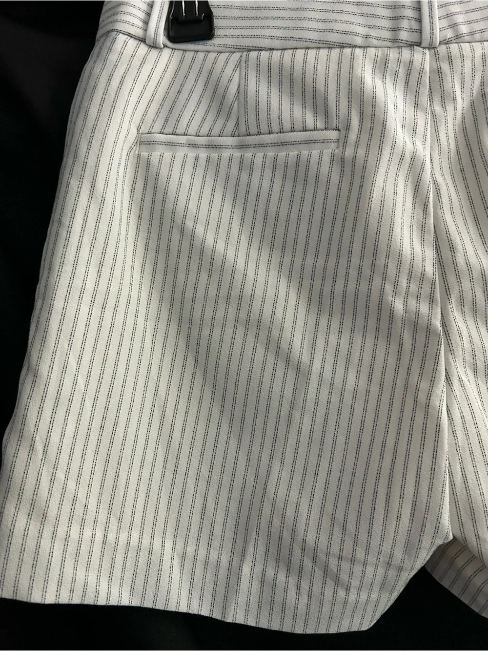 Banana Republic Women’s White Pinstripe Shorts SZ 2 NWT